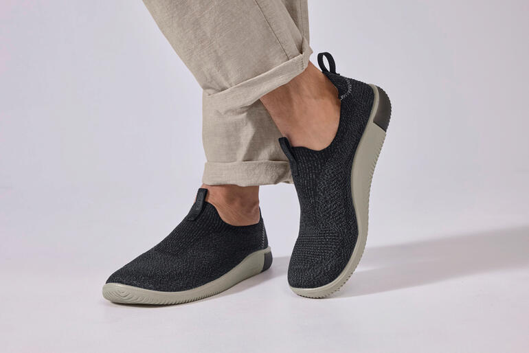 Anthracite Baskets en tricot noires KEEN® debout