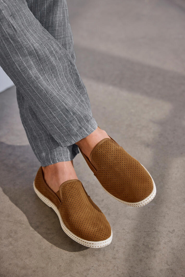 Cognac Mocassins en cuir bronze, vue latérale