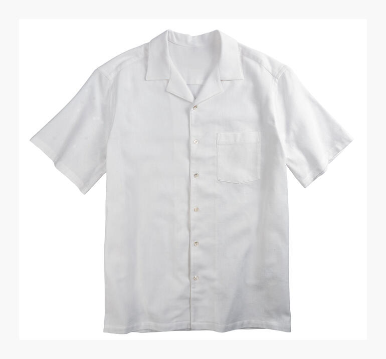 Chemise Panama blanche à manches courtes avec une poche poitrine