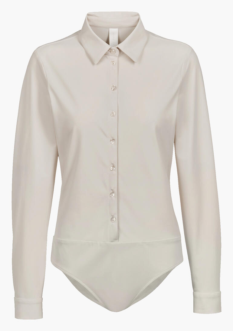 Body blouse beige à manches longues et boutons.