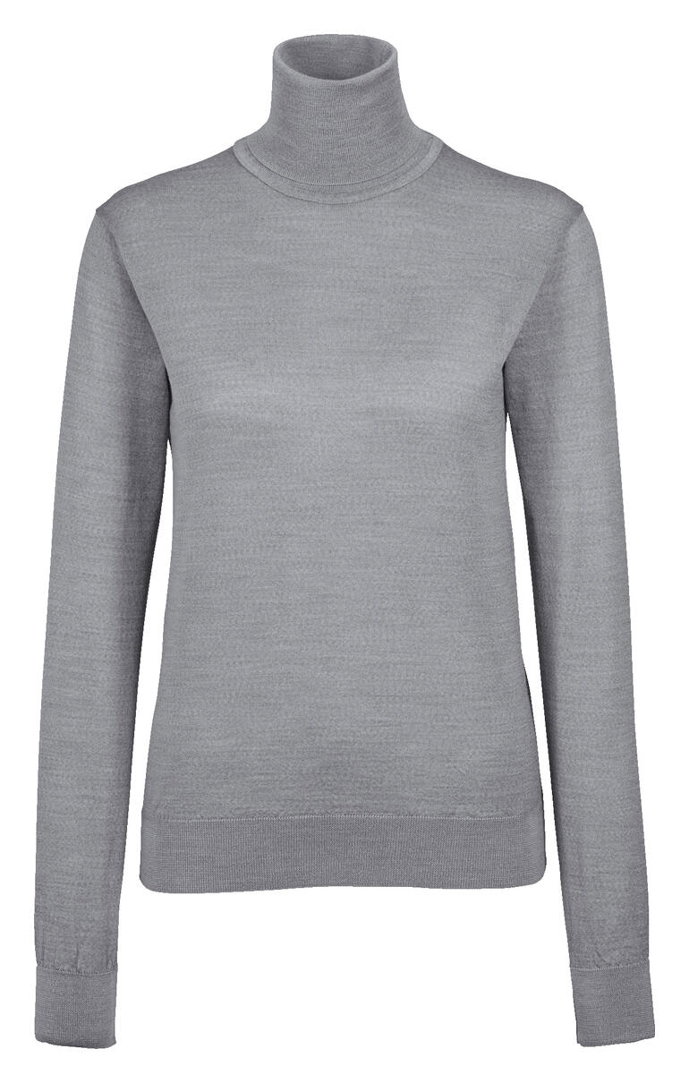 Pull à col roulé gris en matériau fin avec des manches longues.