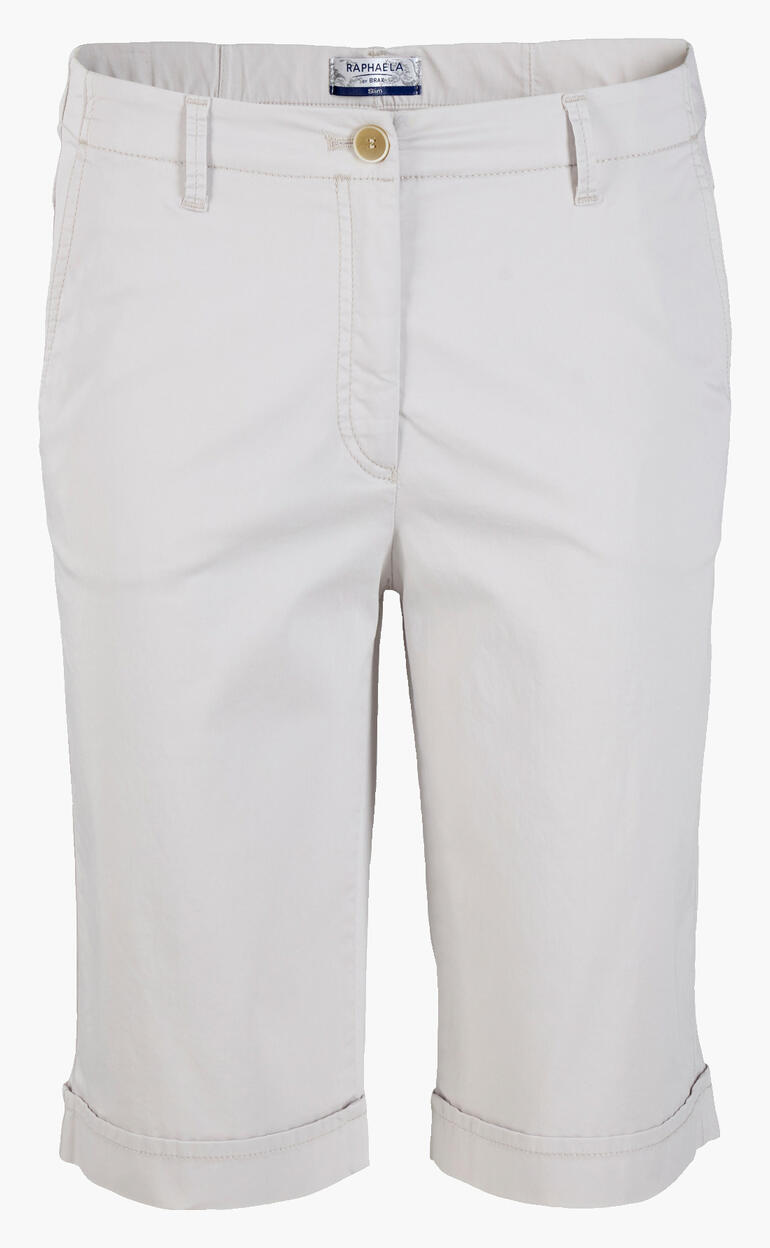 Vue avant des bermudas pearl grey, élégants et décontractés pour l'été.