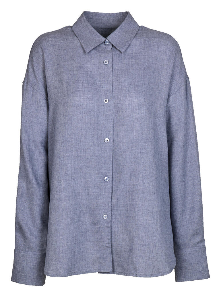 Chemise bleue avec fermeture à boutons et manches longues.