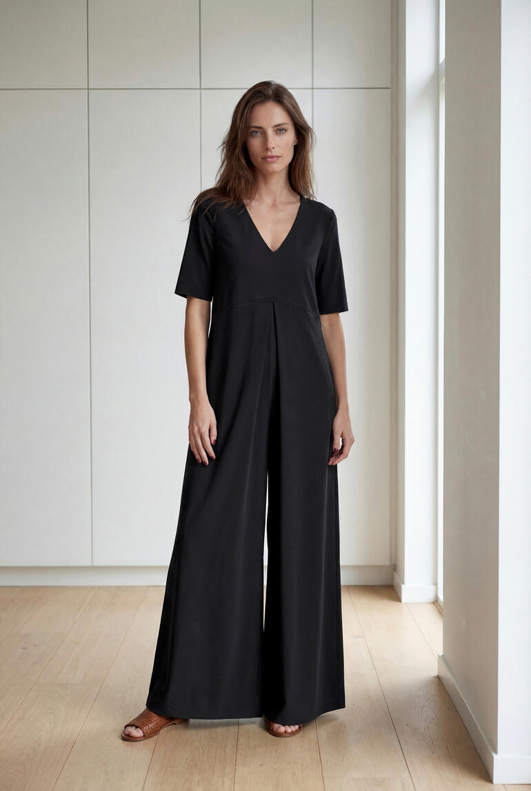 Jumpsuit en jersey noir avec décolleté en V et jambes larges