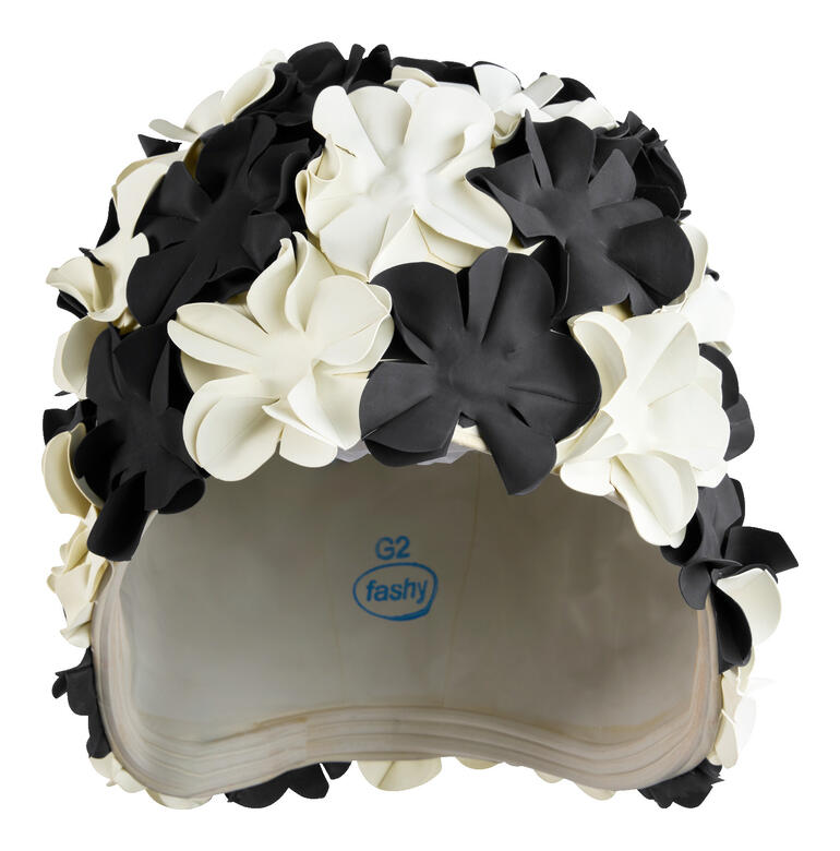Bonnet de bain fleuri en noir et blanc, vue détaillée des fleurs.