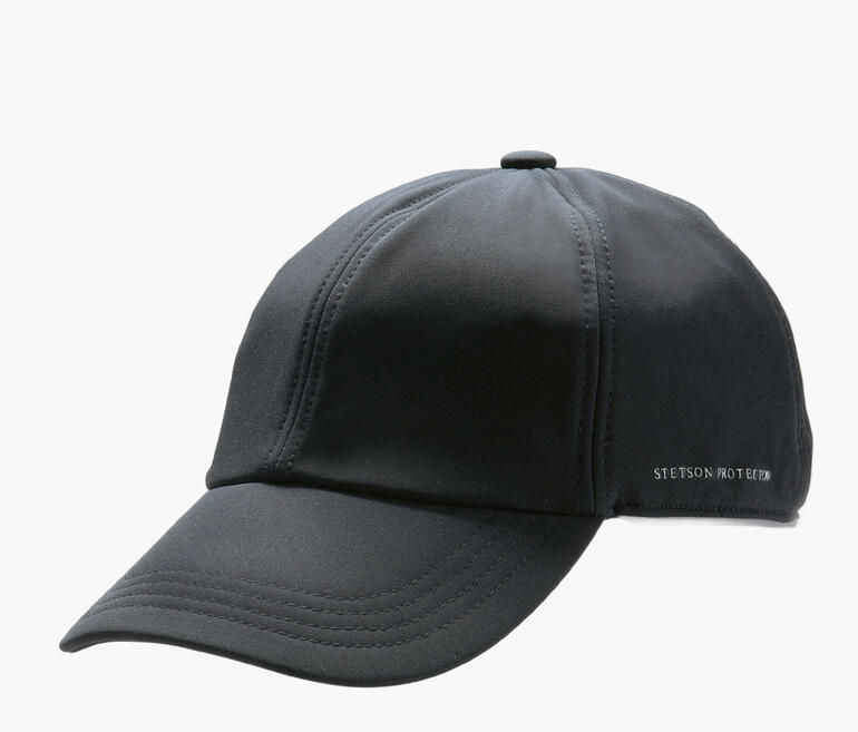 Casquette softshell noire sur fond blanc.