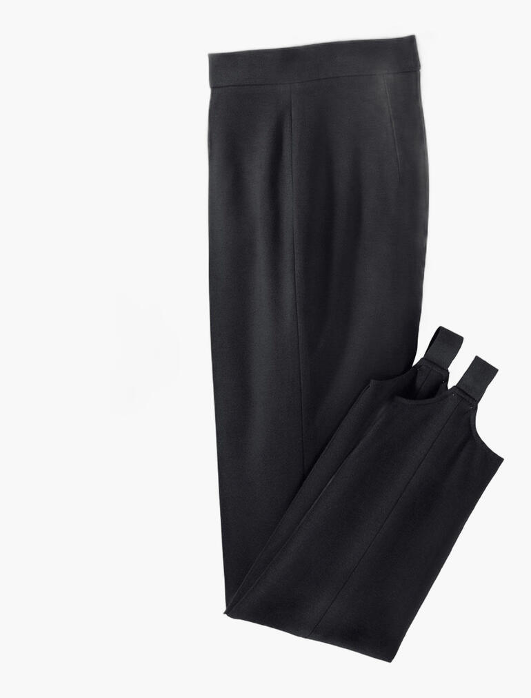Pantalon noir avec deux boucles latérales.