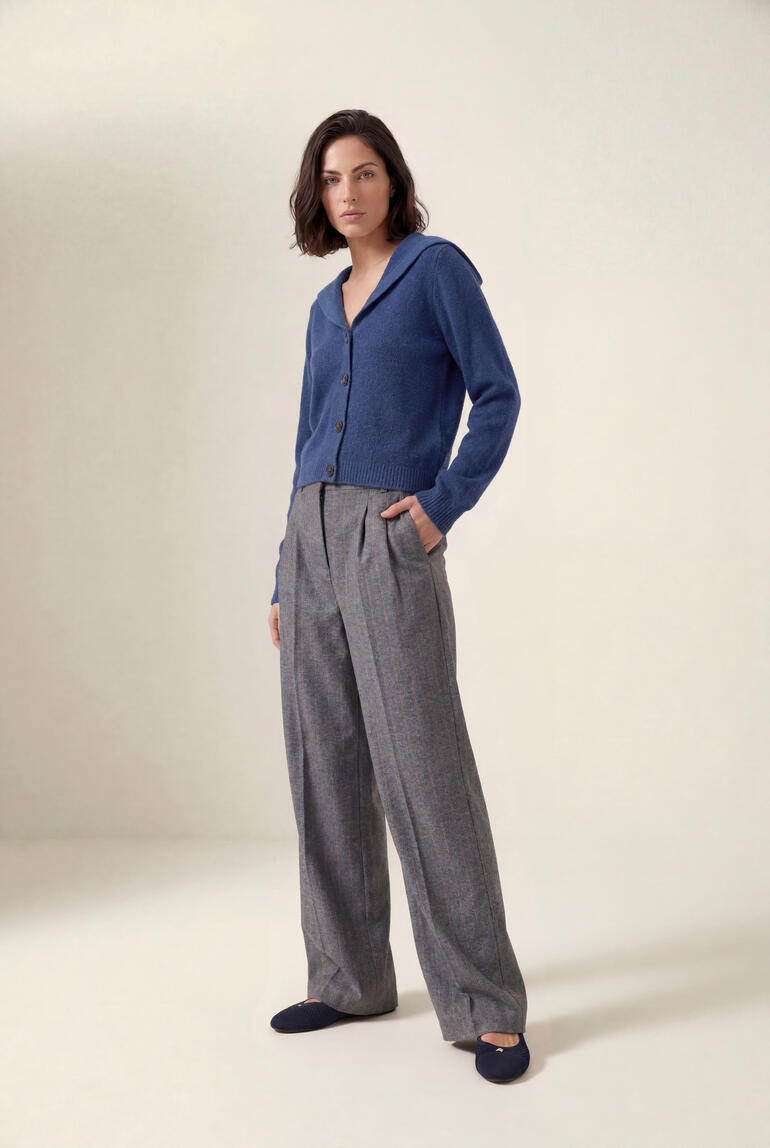 Femme en pantalon à rayures large flexible st.Ann et cardigan