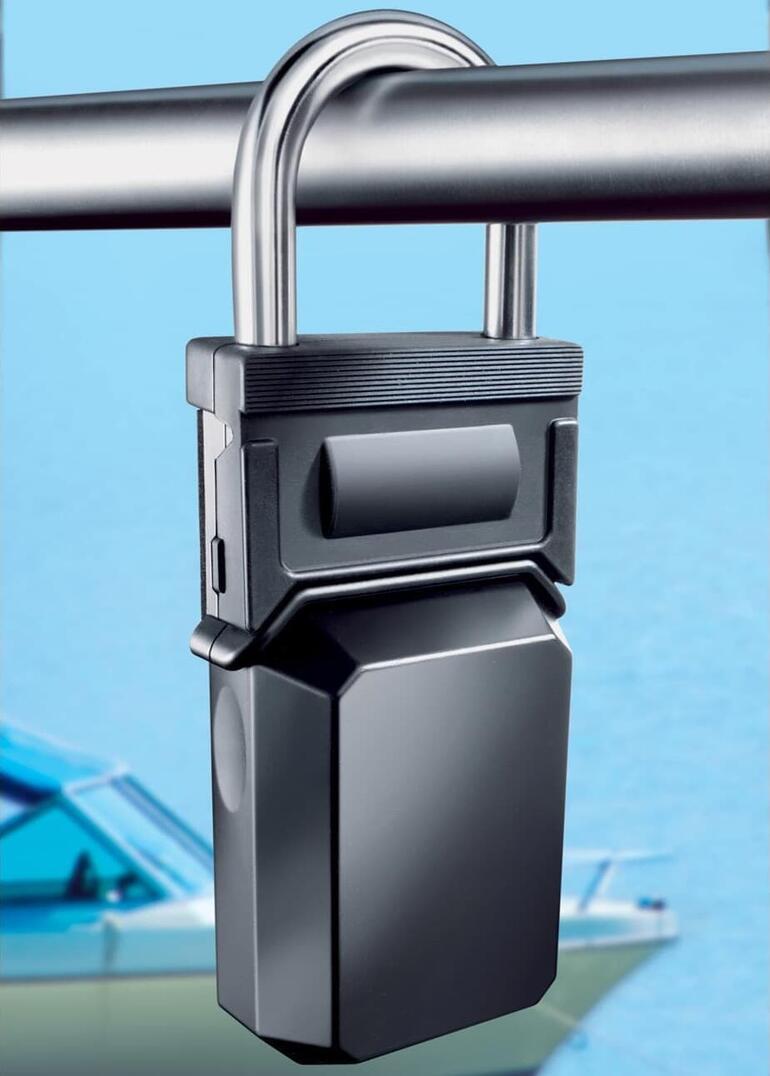 Ce “cadenas” ne révèle pas si facilement son secret ! Il peut protéger jusqu’à 5 clefs des voleurs. Coffre-fort à clé sur la rampe d'un bateau.